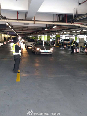 浦東機(jī)場迎出行高峰 啟用臨時(shí)停車場P5并配備免費(fèi)接駁服務(wù)